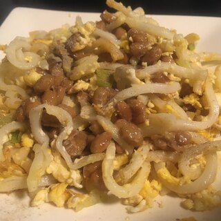 チーズ、卵、納豆の焼うどん